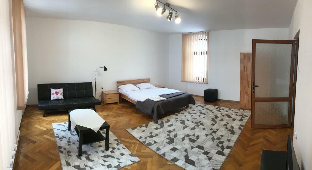 Pe Tocile Apartment Braşov Extérieur photo