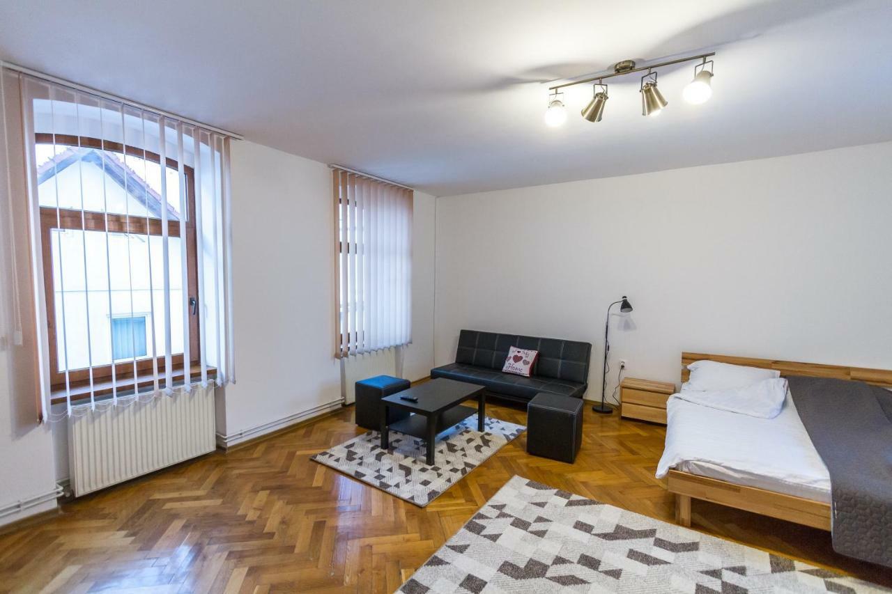 Pe Tocile Apartment Braşov Extérieur photo