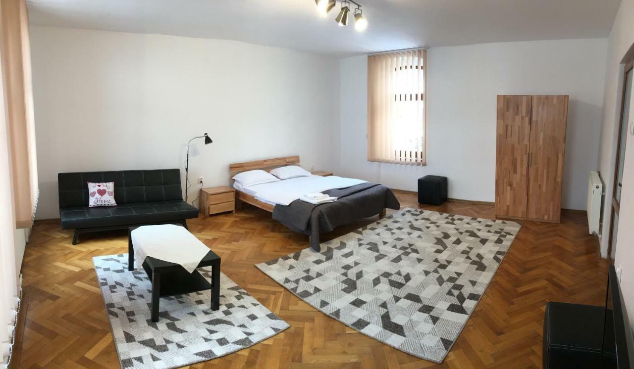 Pe Tocile Apartment Braşov Extérieur photo